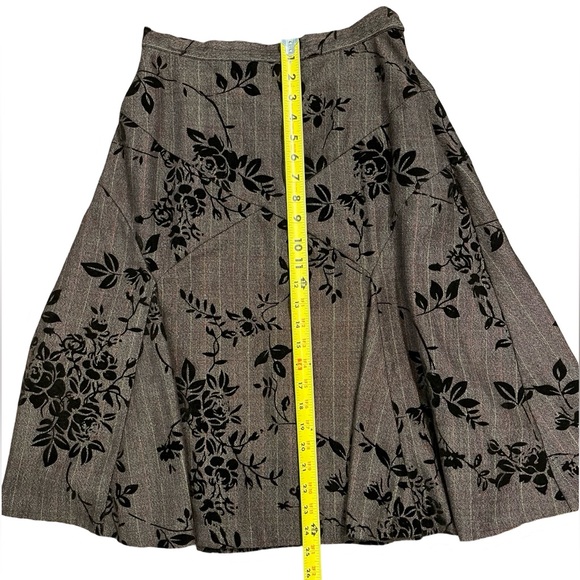 🤎 Coldwater Creek Skirt | Size PS | Brown | Velvety Floral Detail | Flawed Hem - Picture 6 of 9